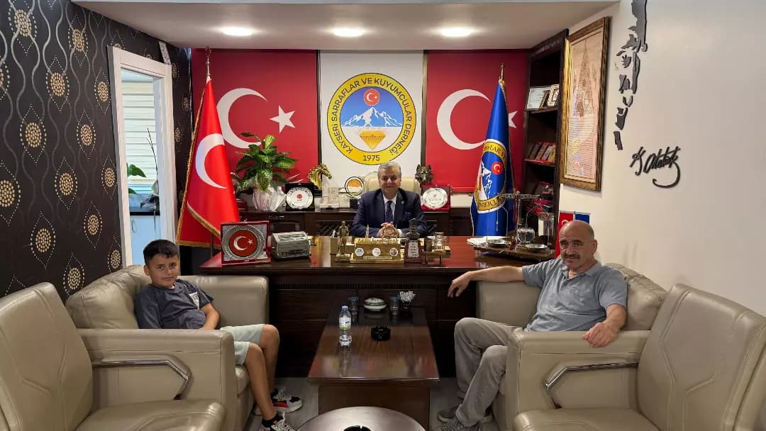 İrfan Doğan ve torunu küçük İrfan'ın KAYSARDER dernek merkezine ziyareti
